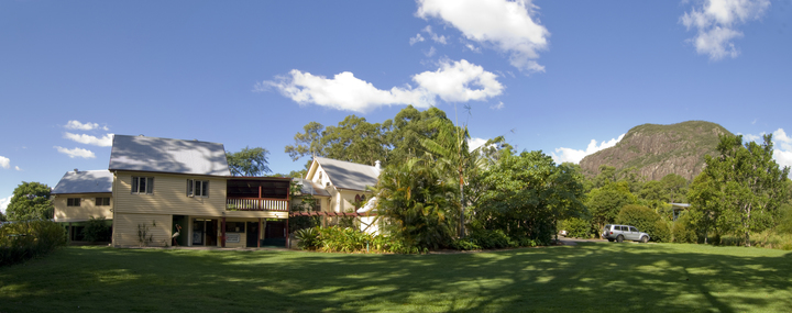 featured_lodge_glasshouse_mountains_ecolodge.jpg