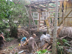 Dismantling the main house after the earthquake